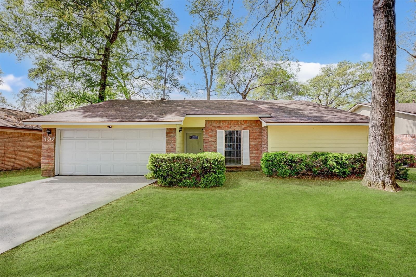 Real estate property located at 107 Ponderosa, Montgomery, Foster Oaks 02, Conroe, TX, US