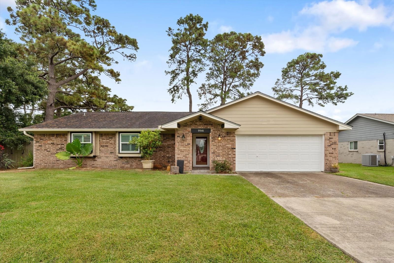 Real estate property located at 9946 Pinehurst, Chambers, Pinehurst Sub, Baytown, TX, US