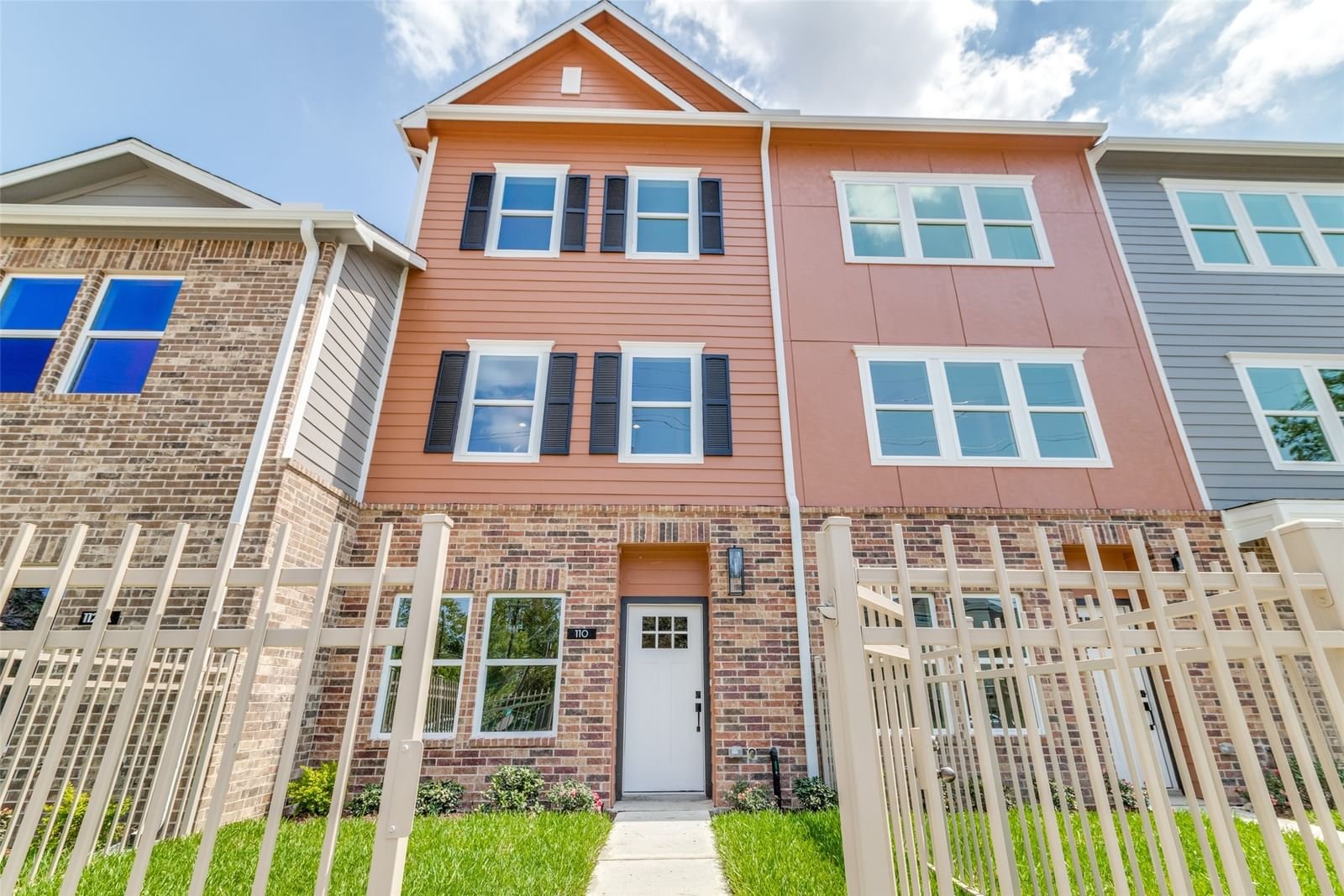 Real estate property located at 5262 Ella #202 A/B, Harris, Holiday Pines Townhomes, Houston, TX, US