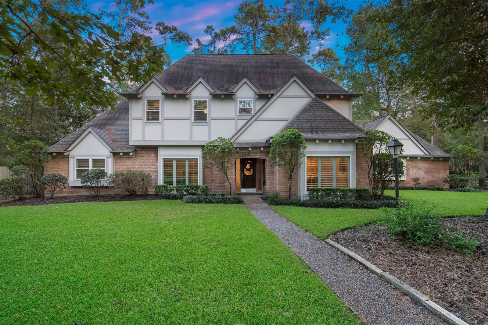 Real estate property located at 2102 Woodford Green, Harris, Kingwood Lakes Village, Houston, TX, US