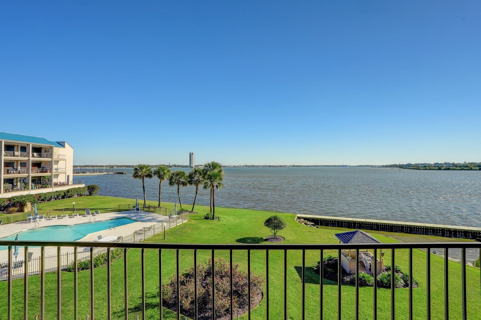 Real estate property located at 401 Lakeside #205, Harris, Bayfront Towers Condo, Houston, TX, US