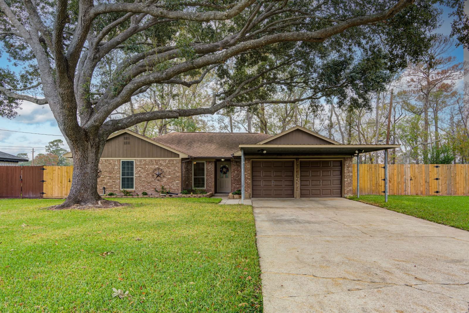 Real estate property located at 306 Hackberry, Harris, Highland Woods Sec 01, Highlands, TX, US