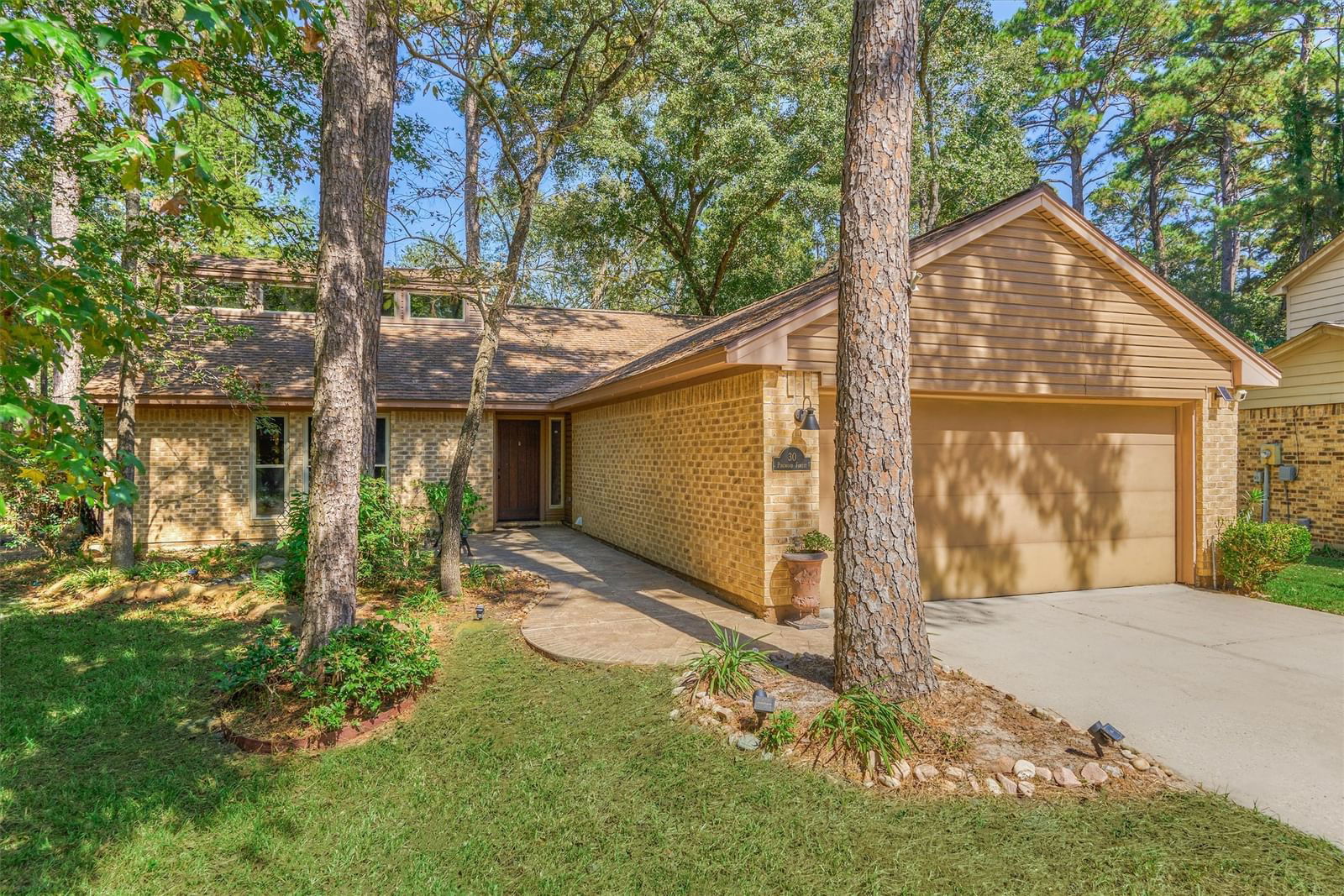 Real estate property located at 30 Pinewood Forest, Montgomery, The Woodlands, The Woodlands, TX, US