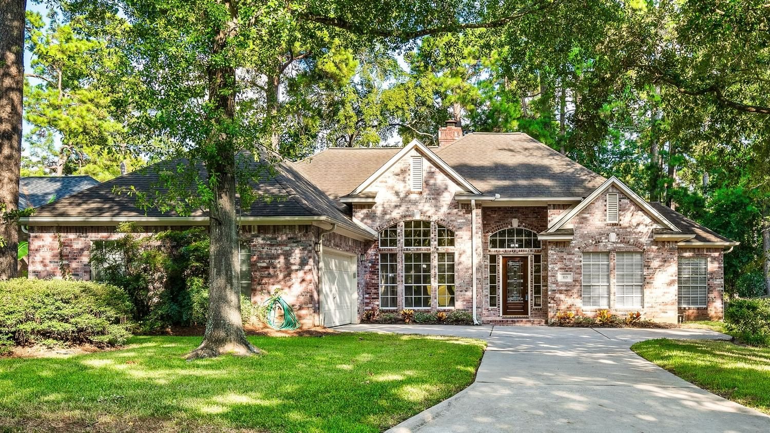 Real estate property located at 113 Dawns Edge, Montgomery, Conroe, TX, US