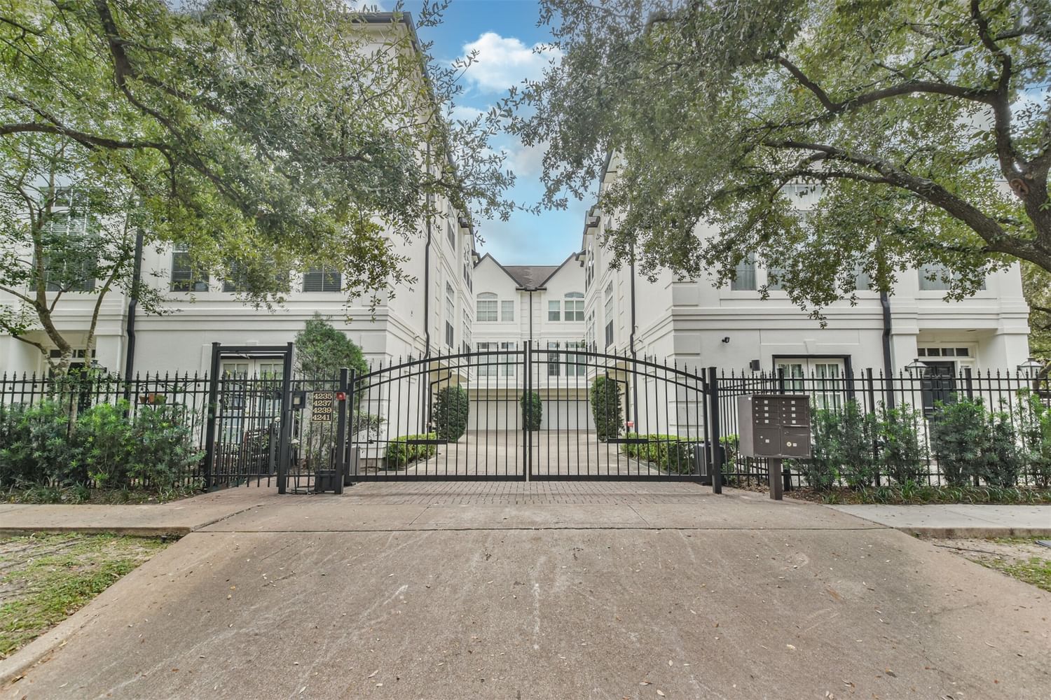 Real estate property located at 4241 Bettis, Harris, River Oaks Court, Houston, TX, US