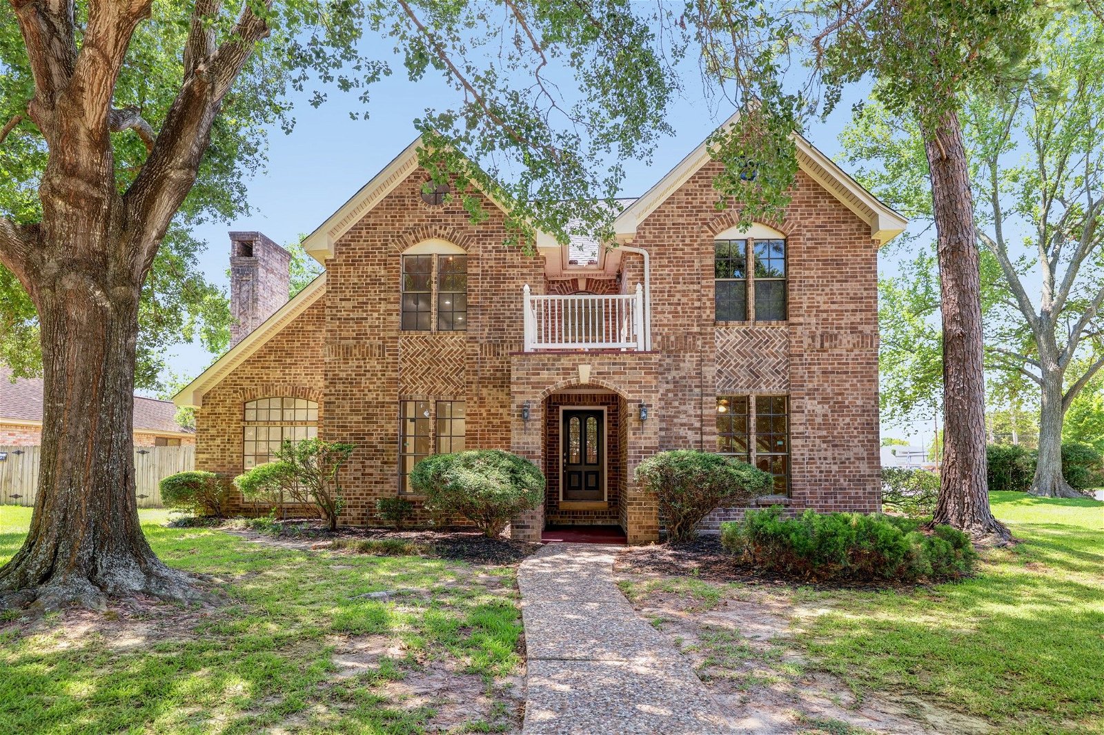 Real estate property located at 14215 Islandwoods, Harris, Houston, TX, US