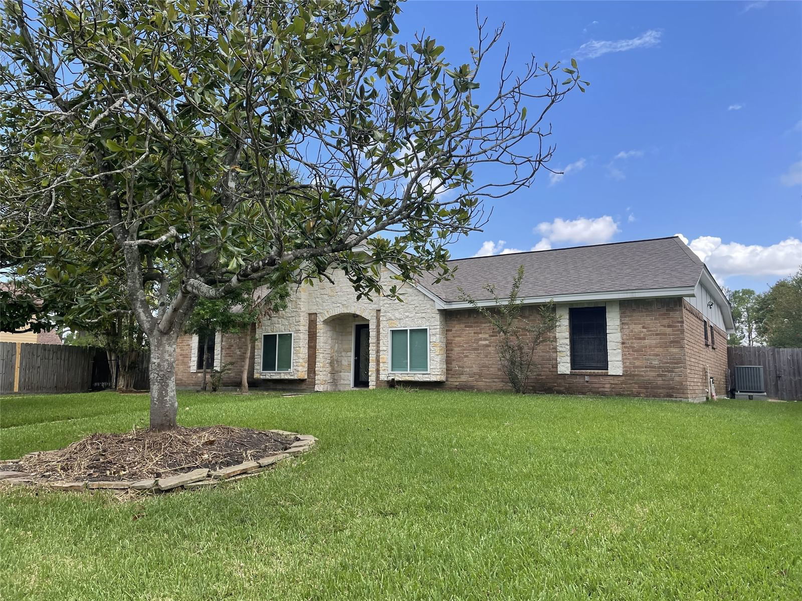 Real estate property located at 610 Tanglewood, Galveston, Dunbar Estates 1, Friendswood, TX, US