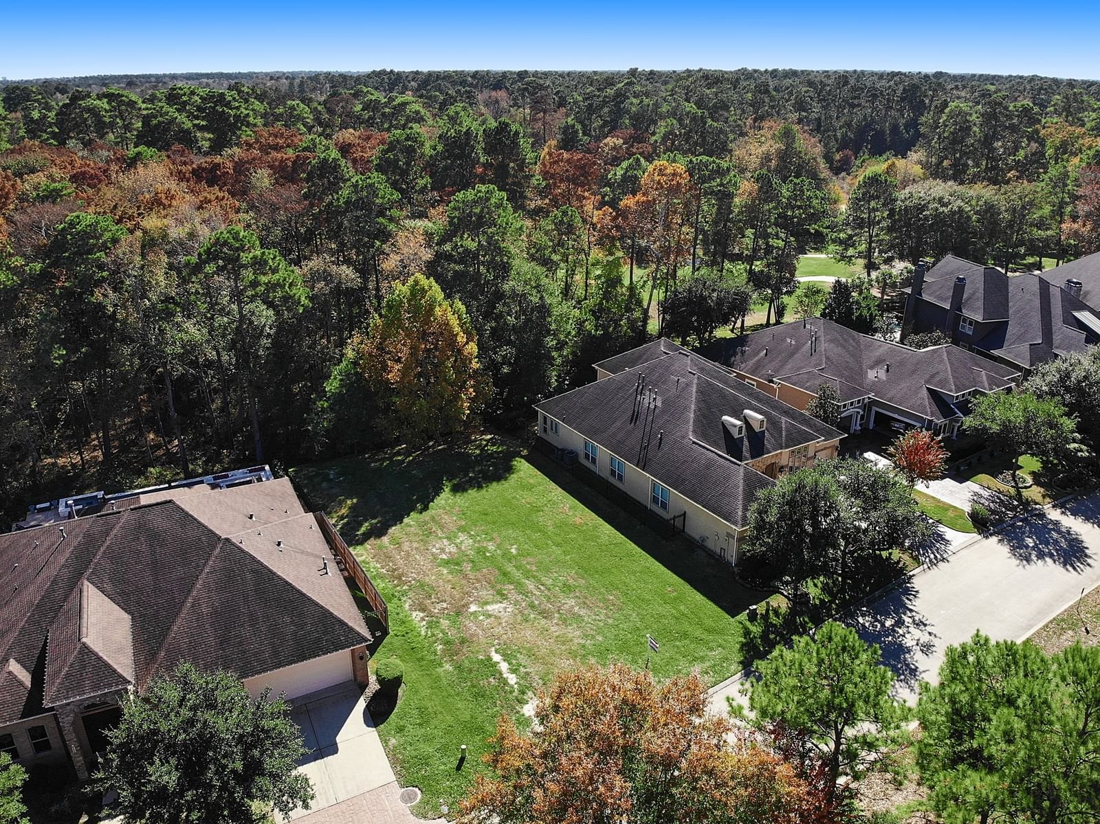 Real estate property located at 2926 Cotswold Manor, Harris, Barrington Sec 02, Kingwood, TX, US