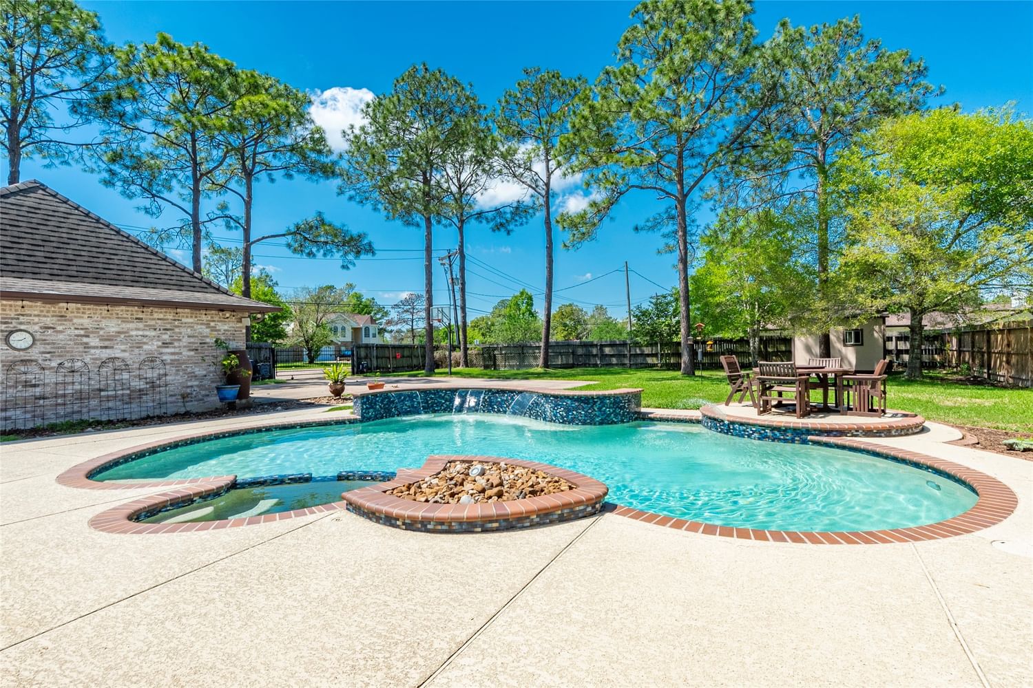 Real estate property located at 808 Pine Hollow, Galveston, Coward Creek, Friendswood, TX, US