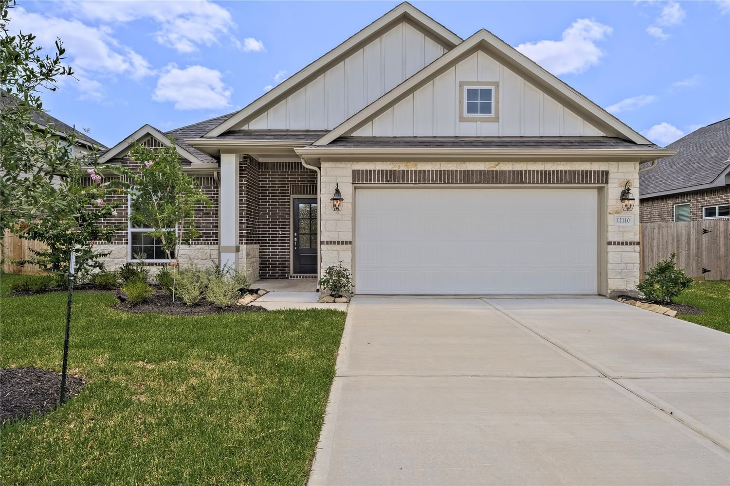 Real estate property located at 12110 Champions Forest, Chambers, Mont Belvieu, TX, US