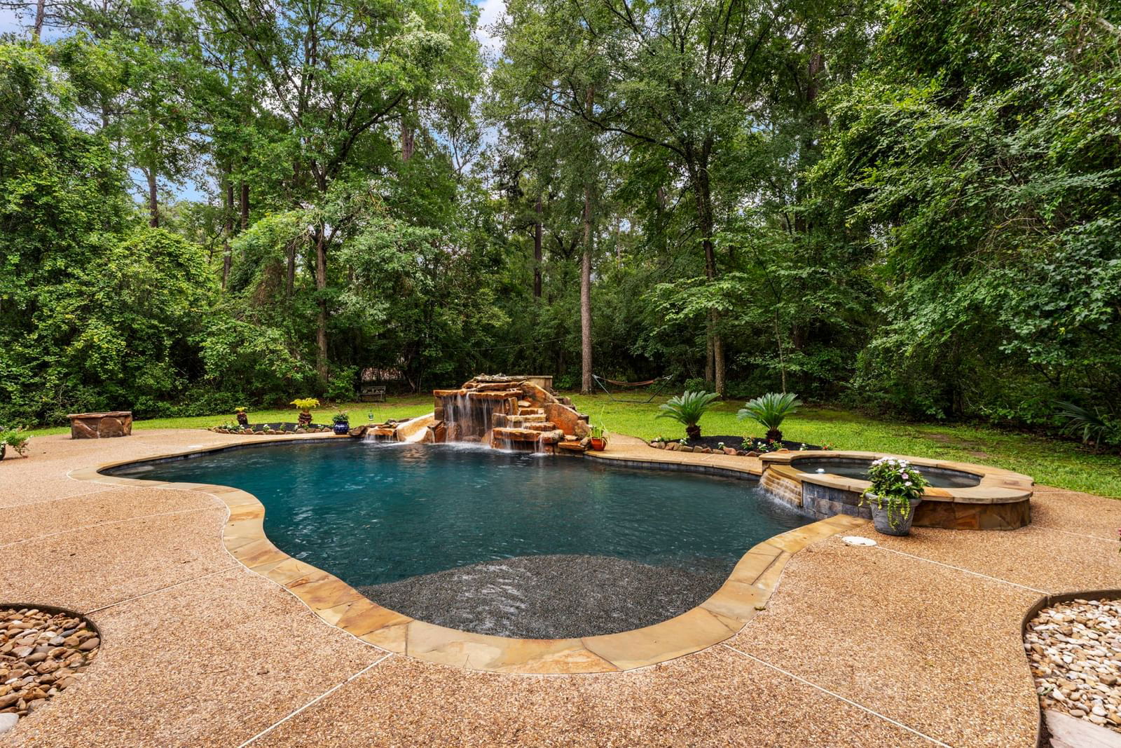 Real estate property located at 2 Stony Creek, Montgomery, Lake Creek Forest, Conroe, TX, US