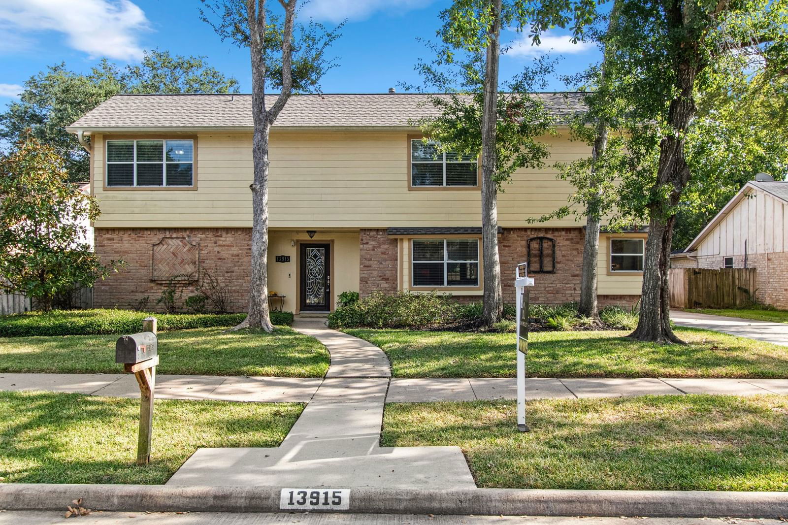 Real estate property located at 13915 Ivymount, Fort Bend, Covington Woods, Sugar Land, TX, US