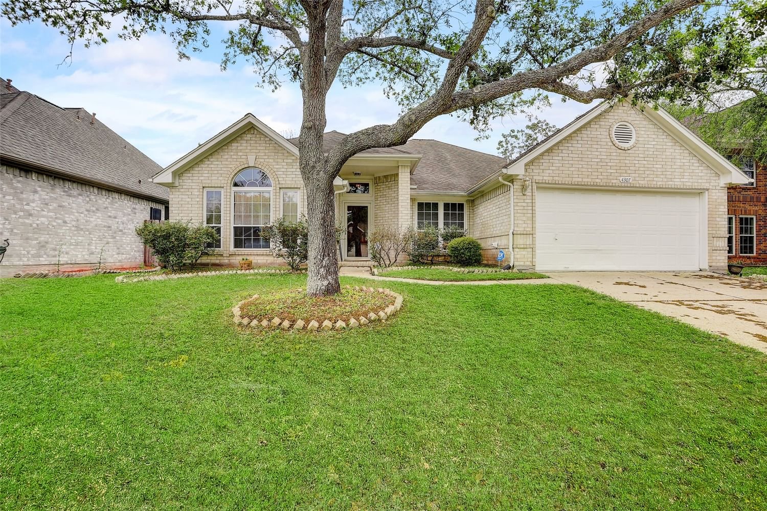 Real estate property located at 4307 Winners, Harris, Heritage Park, Friendswood, TX, US