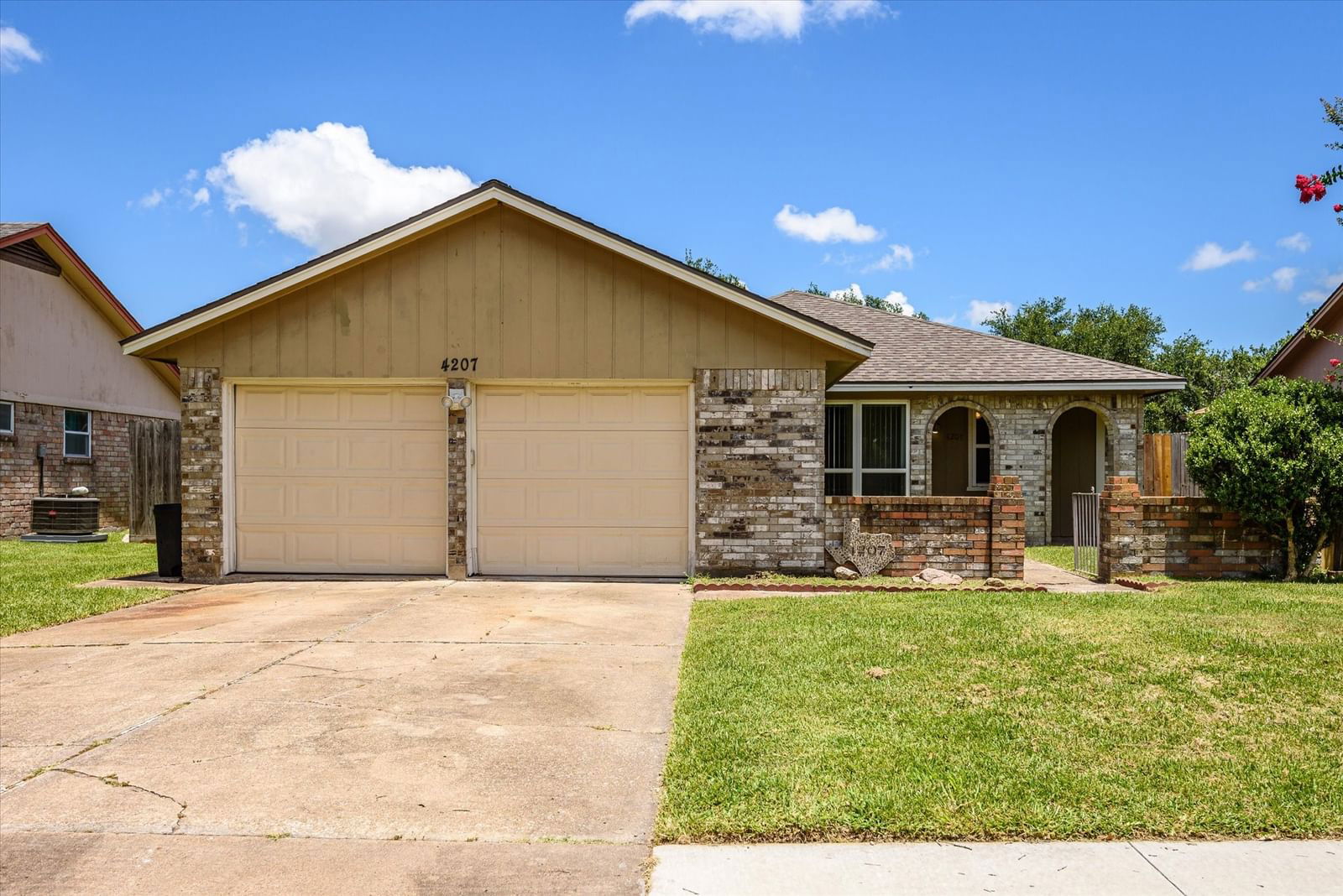 Real estate property located at 4207 Fairwood, Harris, Fairmont Estates Sec 01, Pasadena, TX, US