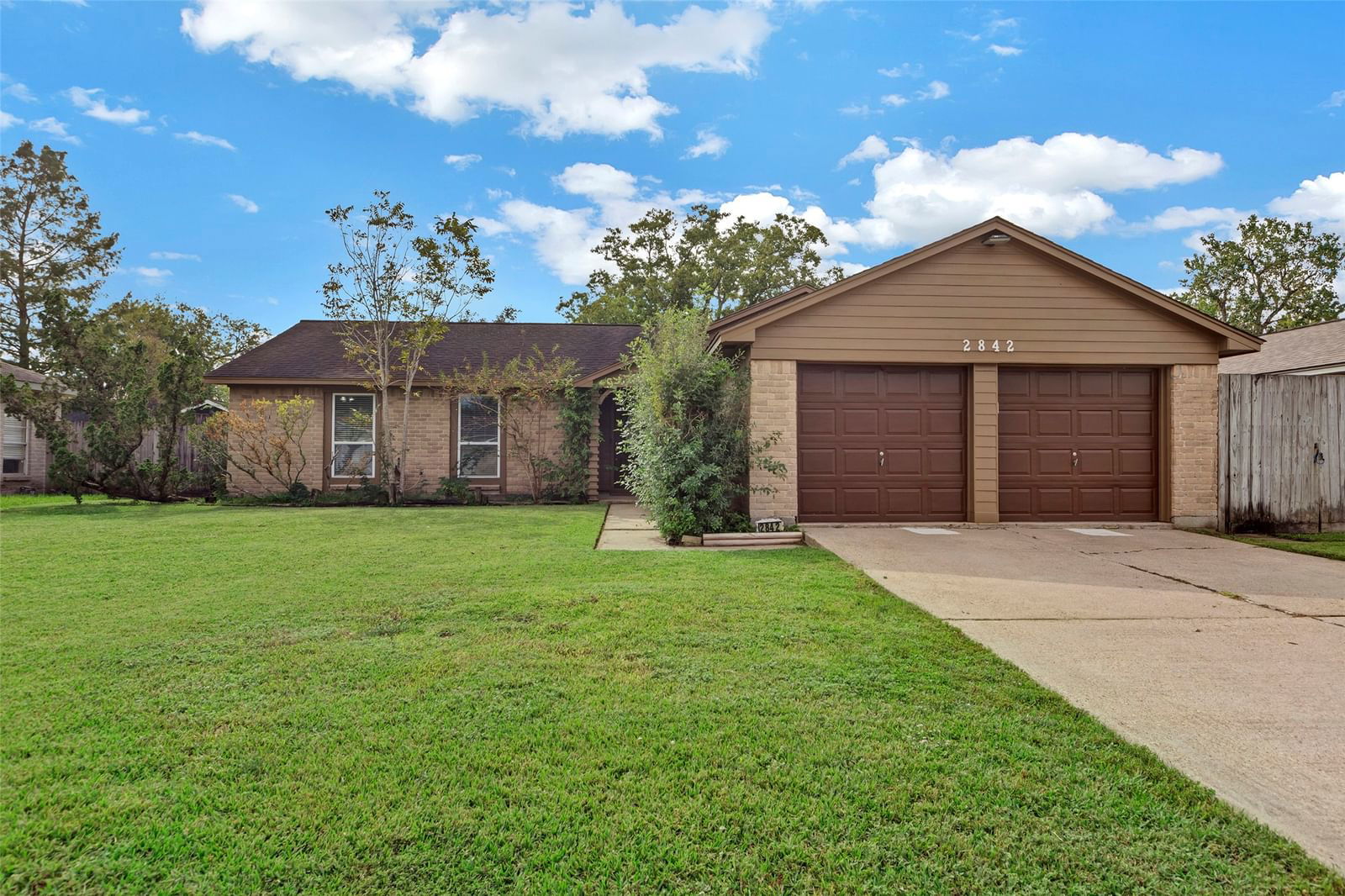 Real estate property located at 2842 Virginia Colony, Harris, Heritage Park, Webster, TX, US