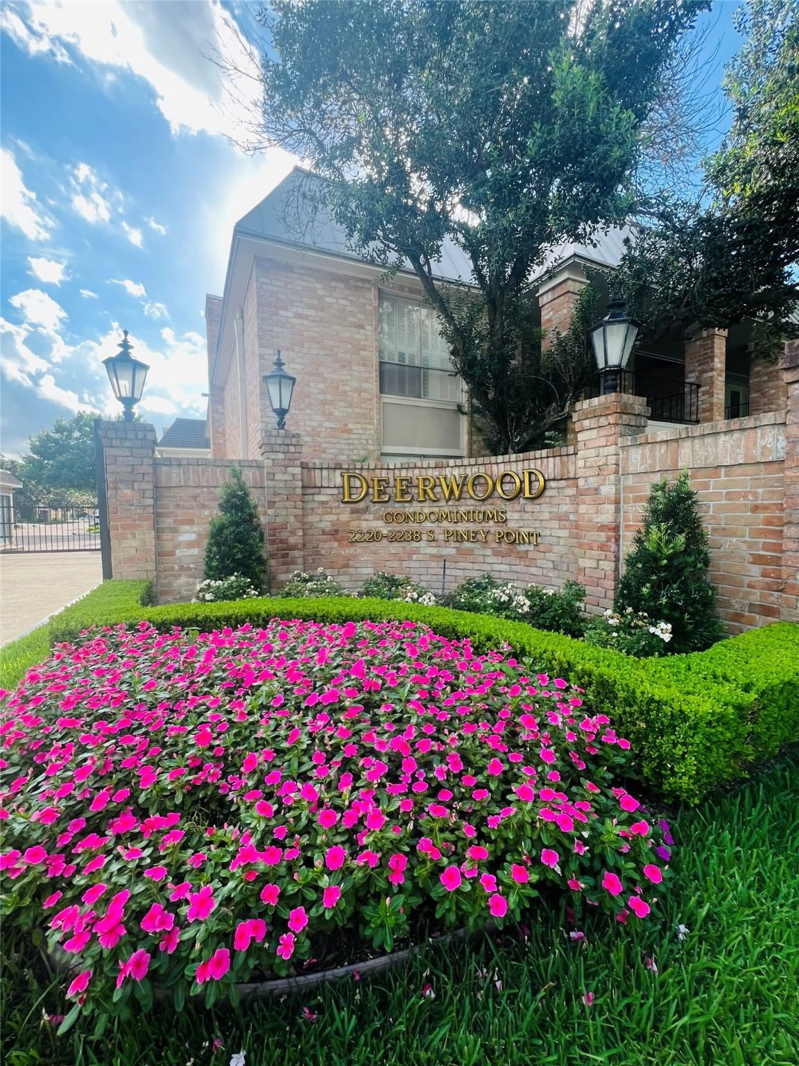 Real estate property located at 2226 Piney Point #104, Harris, Deerwood, Houston, TX, US