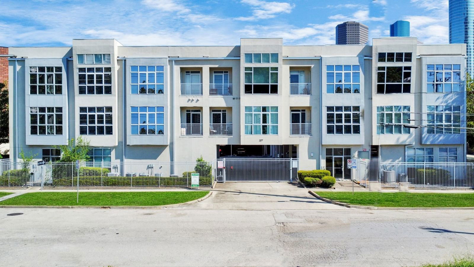 Real estate property located at 207 Pierce #301, Harris, Pierce Street Flats Condo, Houston, TX, US