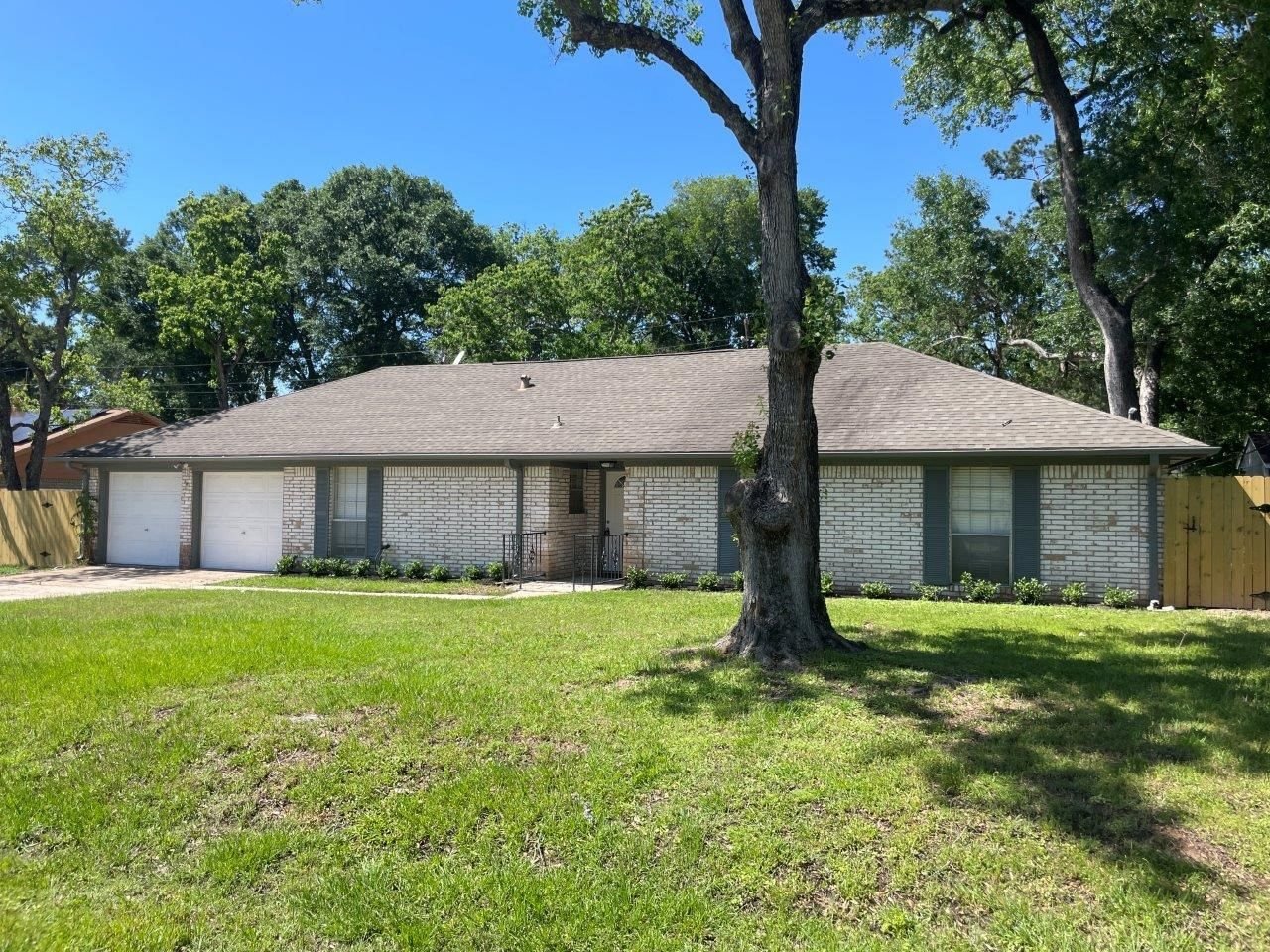 Real estate property located at 302 Maple, Montgomery, Artesian Forest, Conroe, TX, US
