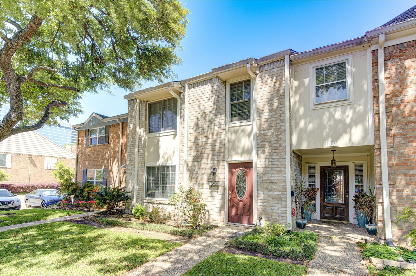 Real estate property located at 1685 Sam Houston, Harris, Town & Country T/H Sec 01 R/P, Houston, TX, US