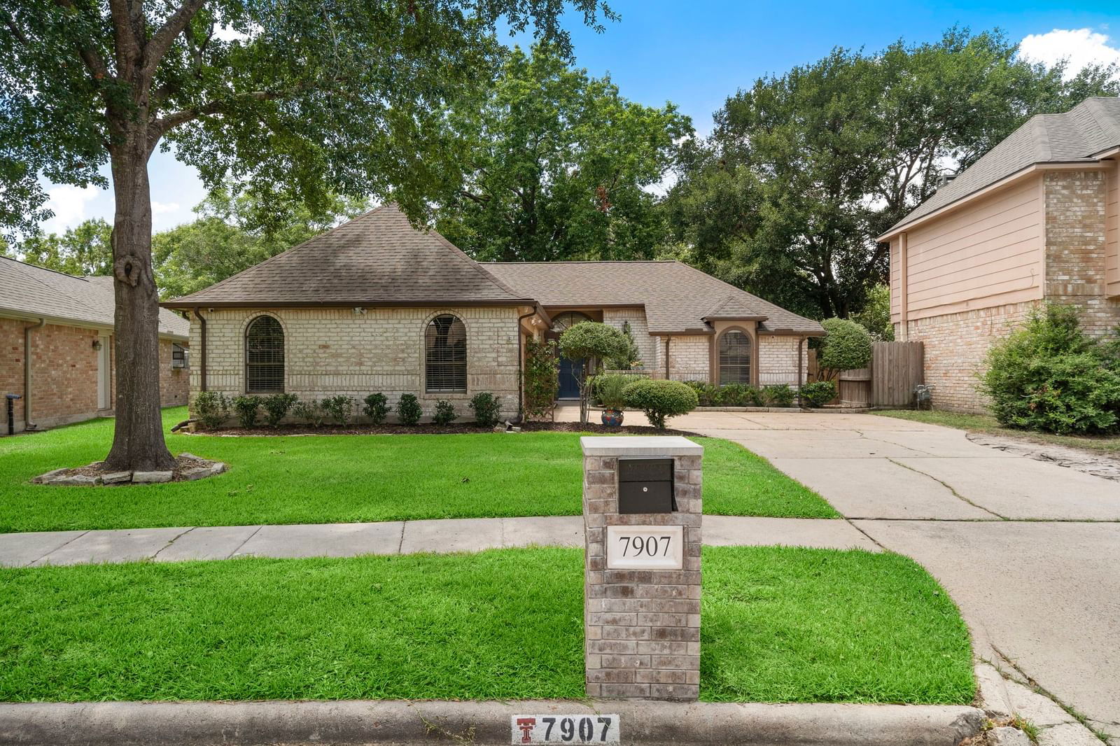 Real estate property located at 7907 Bayou Forest, Harris, Inwood North Sec 07, Houston, TX, US