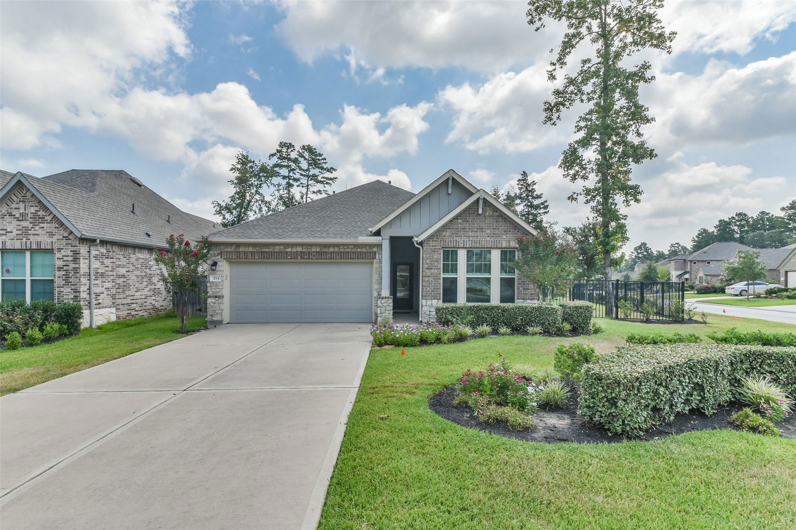 Real estate property located at 214 Ayana Forest, Montgomery, The Woodlands Hills, Conroe, TX, US