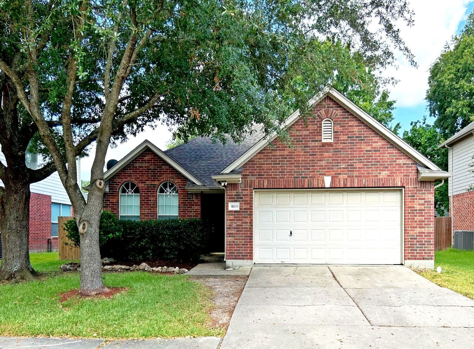 Real estate property located at 18611 Woodbreeze, Harris, Atascocita South Sec 05, Humble, TX, US