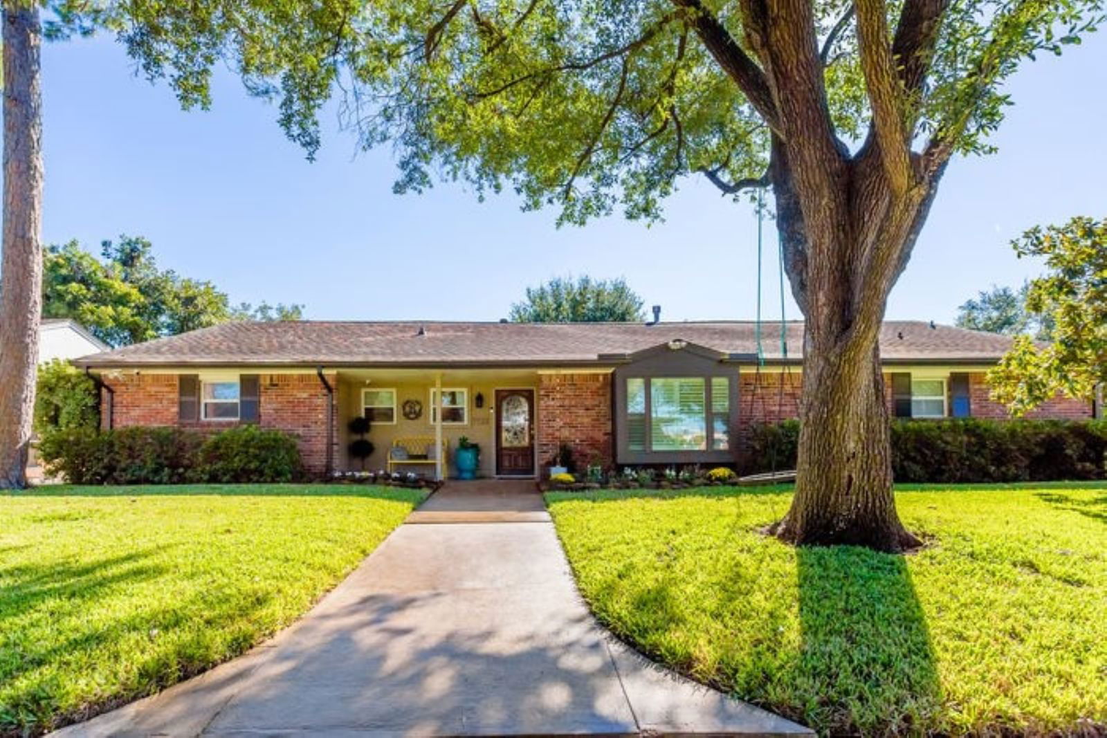 Real estate property located at 7723 Highmeadow Drive, Harris, Briarmeadow, Houston, TX, US