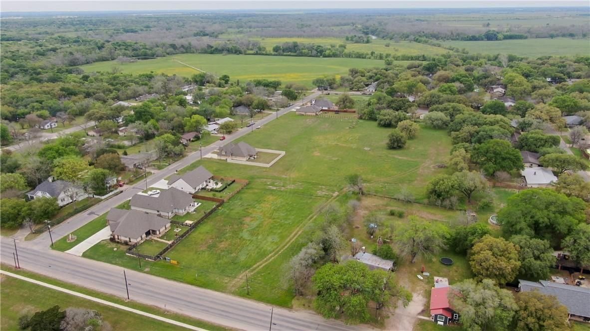Real estate property located at 301 Live Oak, Gonzales, Gonzales, TX, US