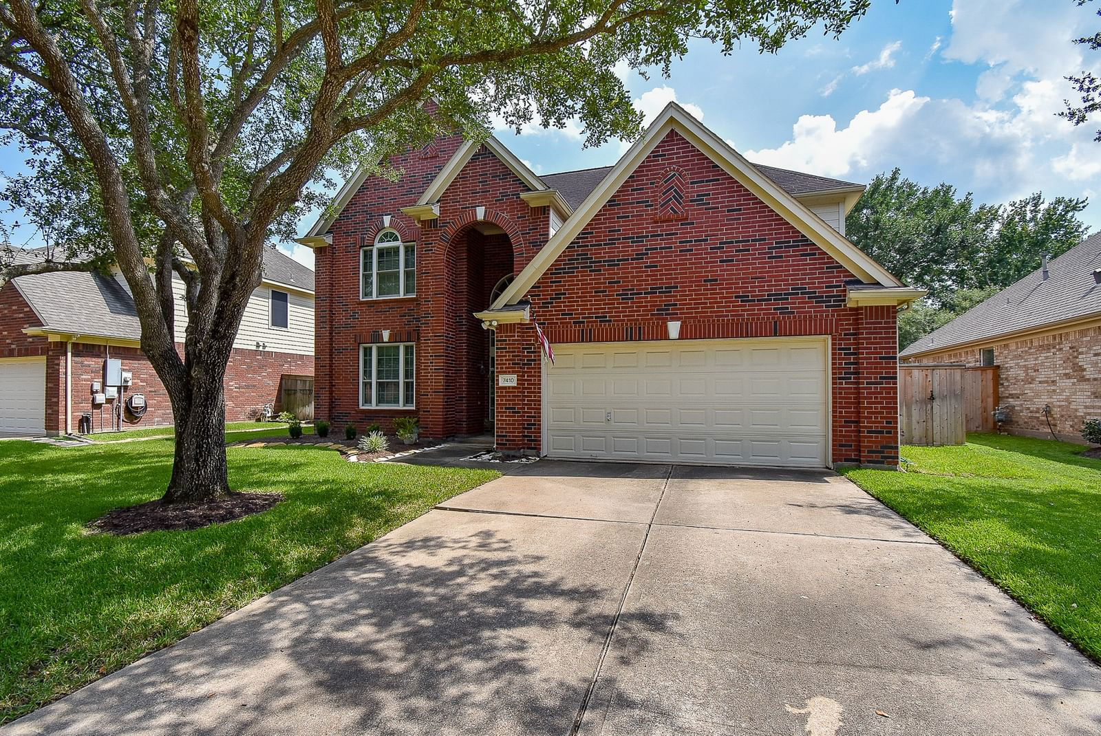 Real estate property located at 7410 Maple Run, Fort Bend, Greatwood Crossing Sec 3, Sugar Land, TX, US