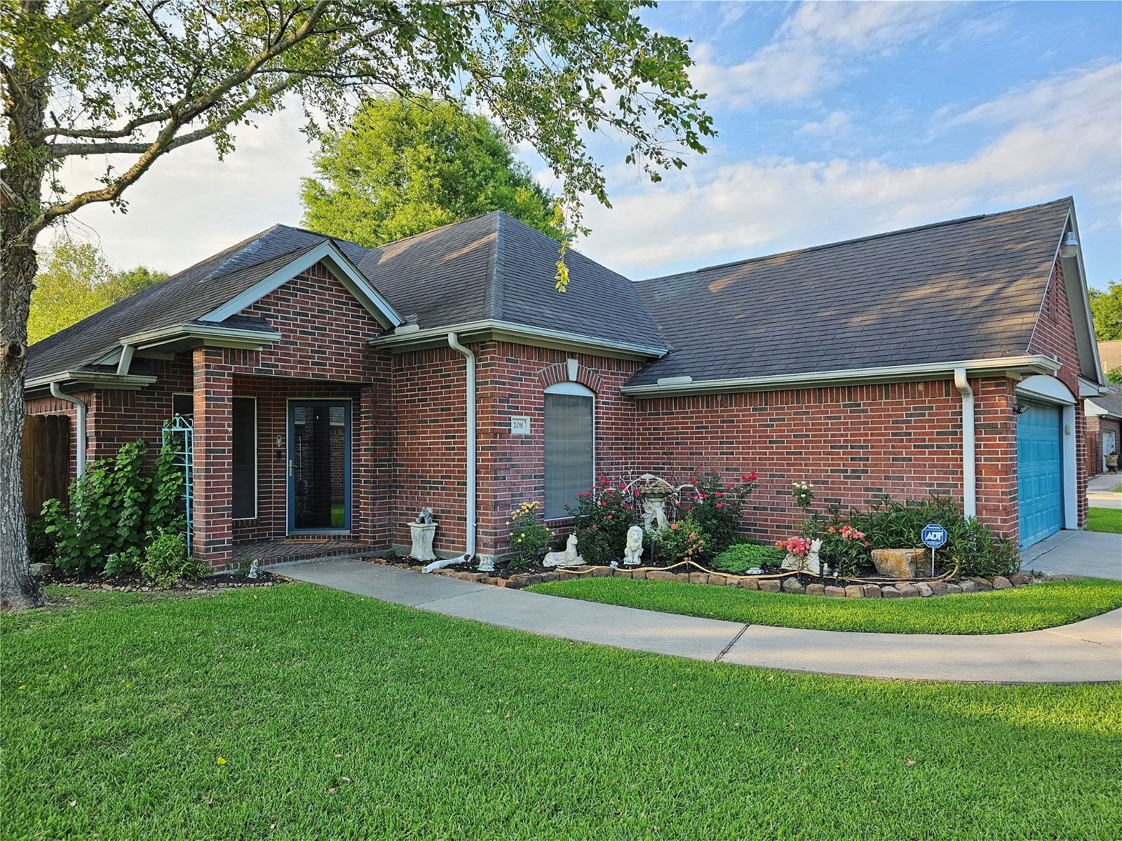 Real estate property located at 208 Flowers, Liberty, Dayton, TX, US