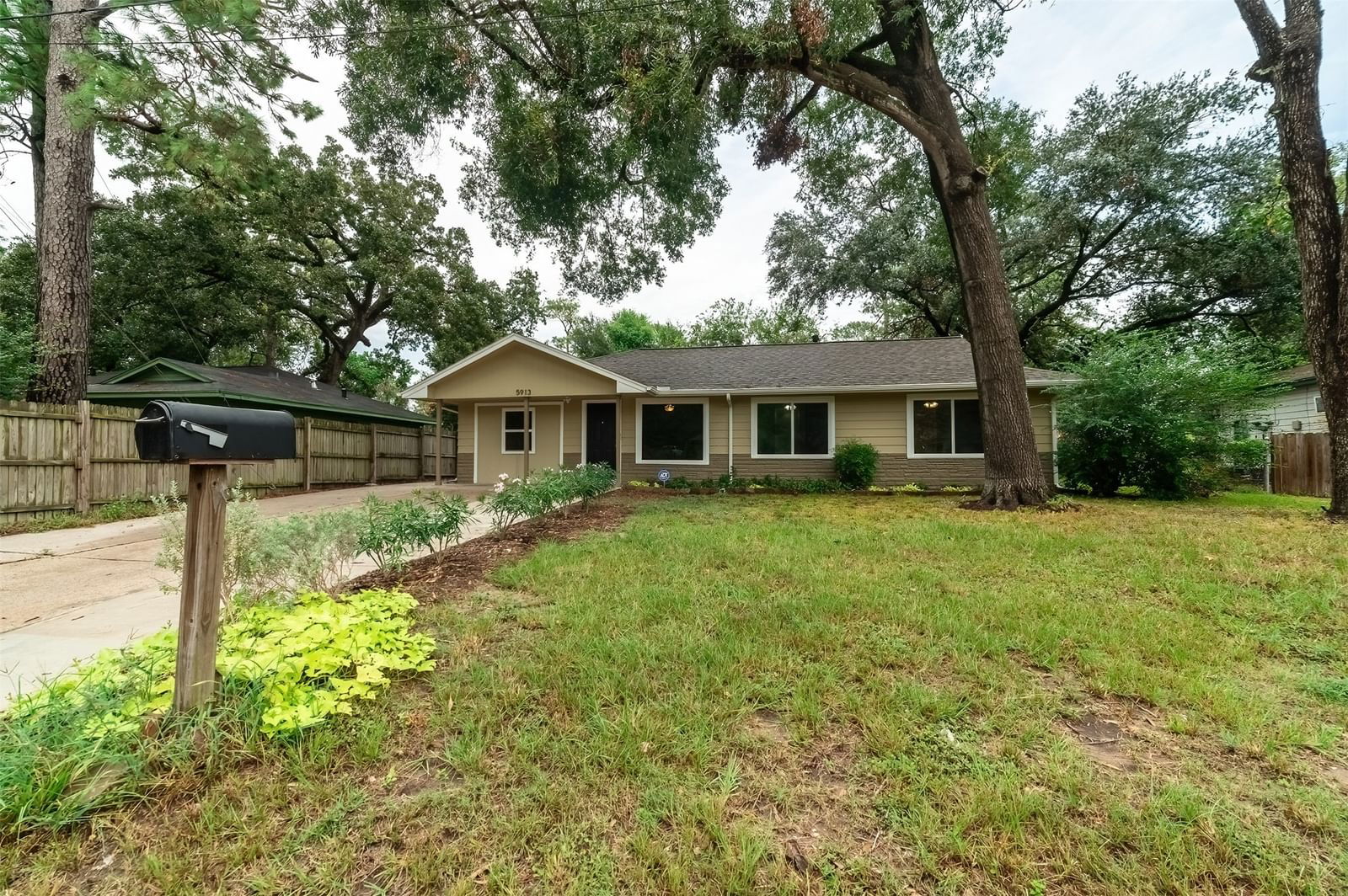 Real estate property located at 5913 Bretshire, Harris, Fontaine Place Sec 04, Houston, TX, US