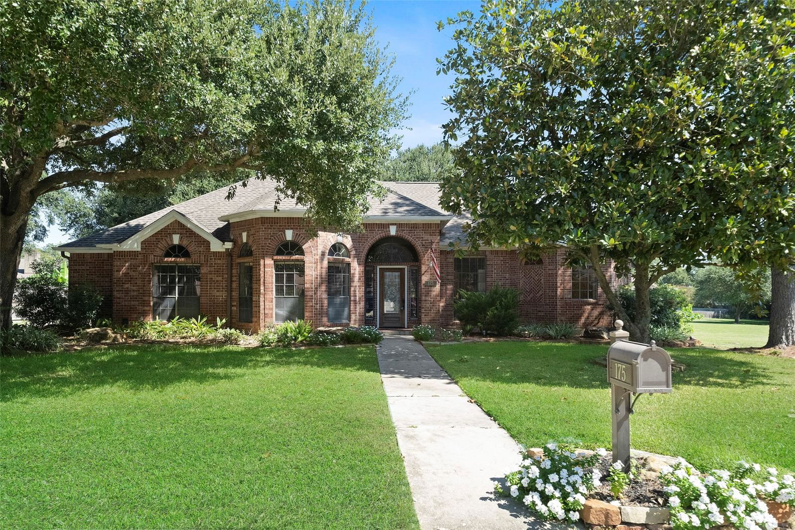 Real estate property located at 175 April Wind, Montgomery, April Sound, Conroe, TX, US