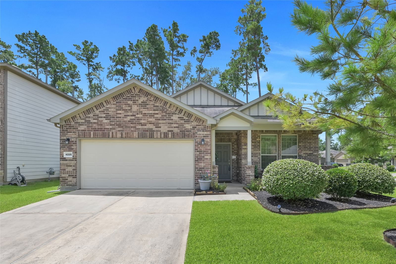 Real estate property located at 4225 Roaring Timber, Montgomery, The Woods Of Conroe 01, Conroe, TX, US