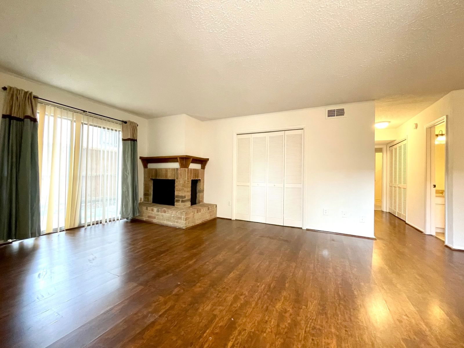 Real estate property located at 10555 Turtlewood #308, Harris, Terrace Condo Ph 01, Houston, TX, US