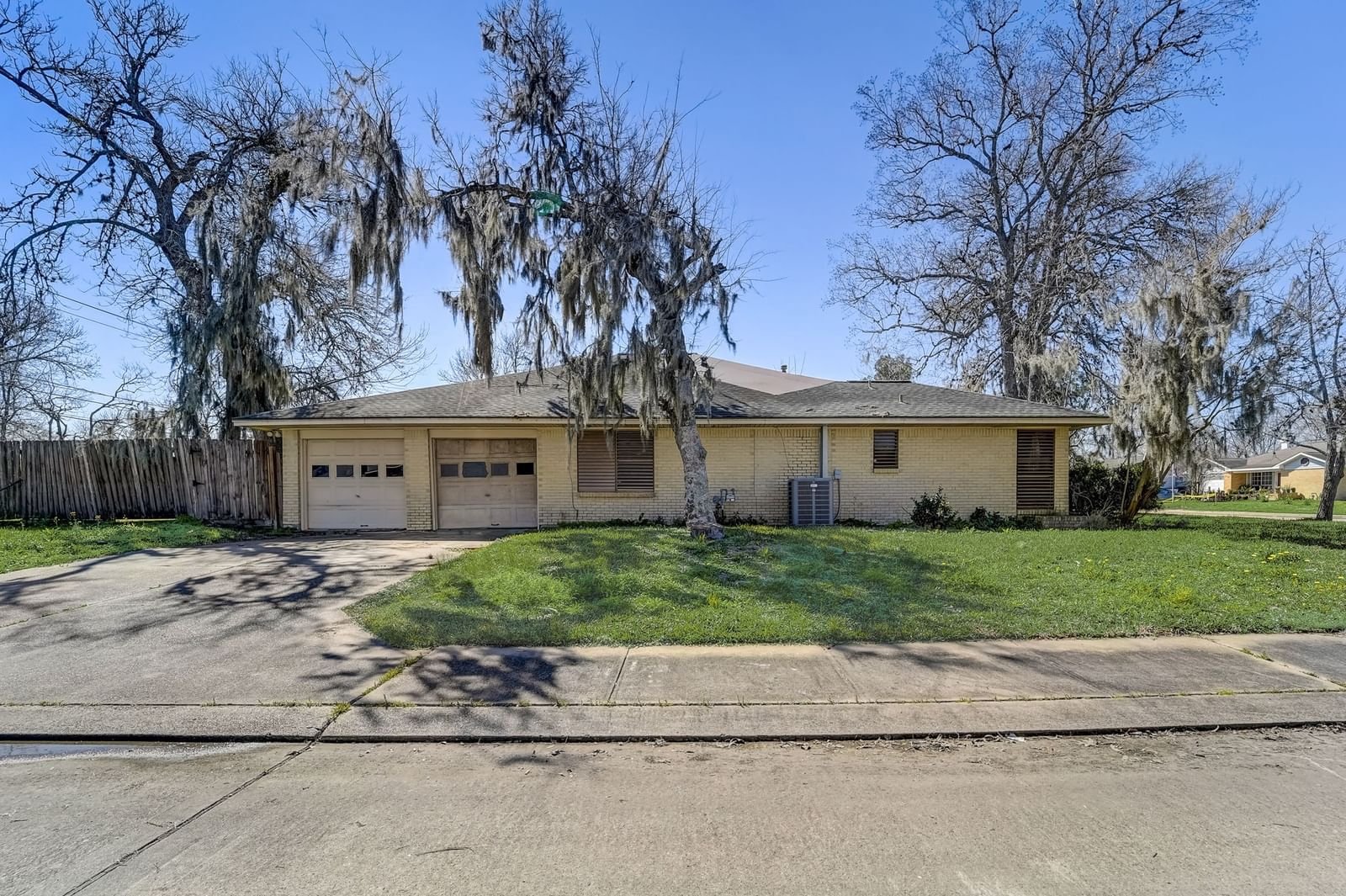 Real estate property located at 103 Yaupon, Brazoria, Area B-C-D-E-G-H-J-K-L Etc La, Lake Jackson, TX, US