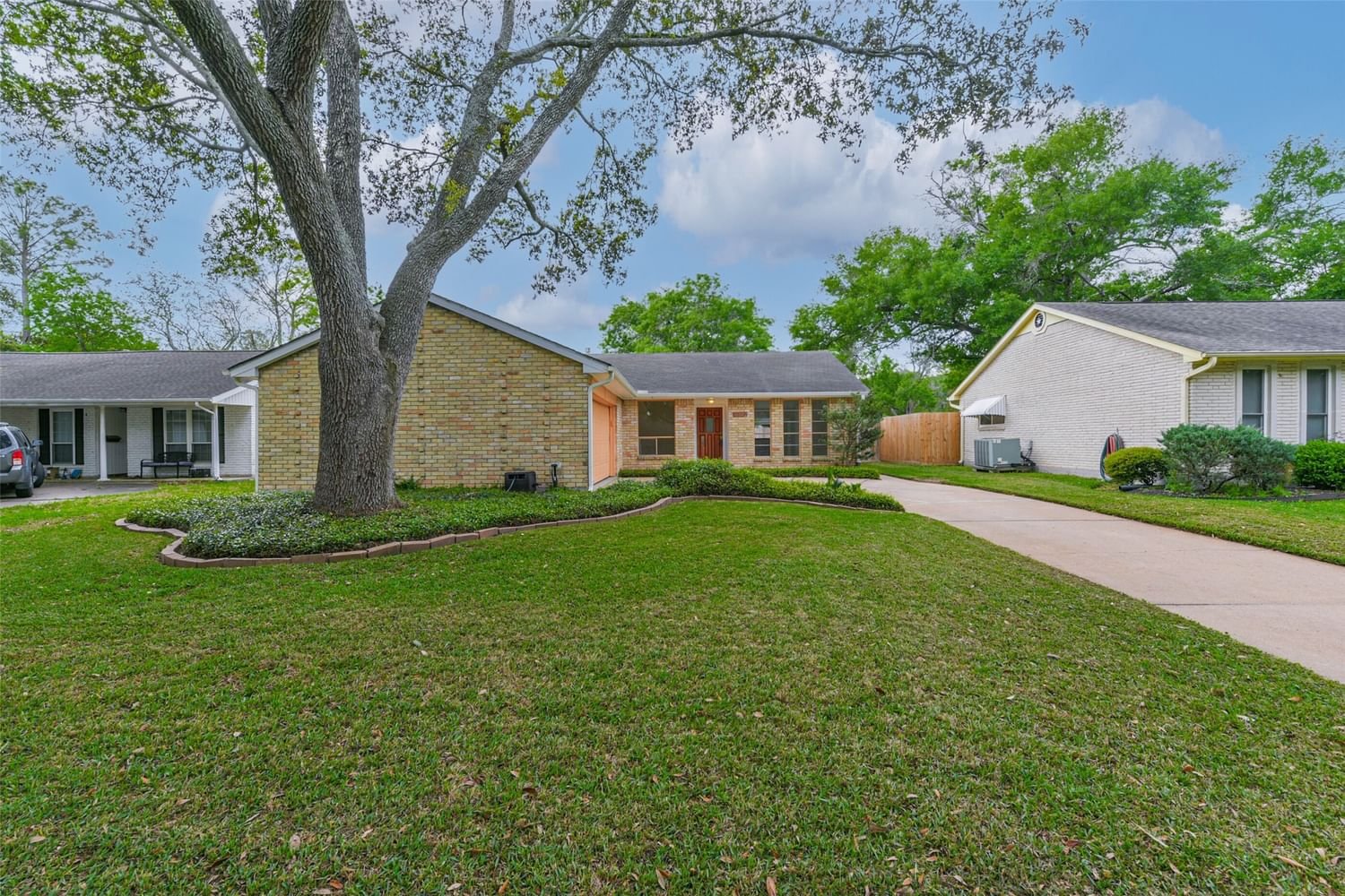 Real estate property located at 16002 Buccaneer, Harris, Clear Lake City, Houston, TX, US