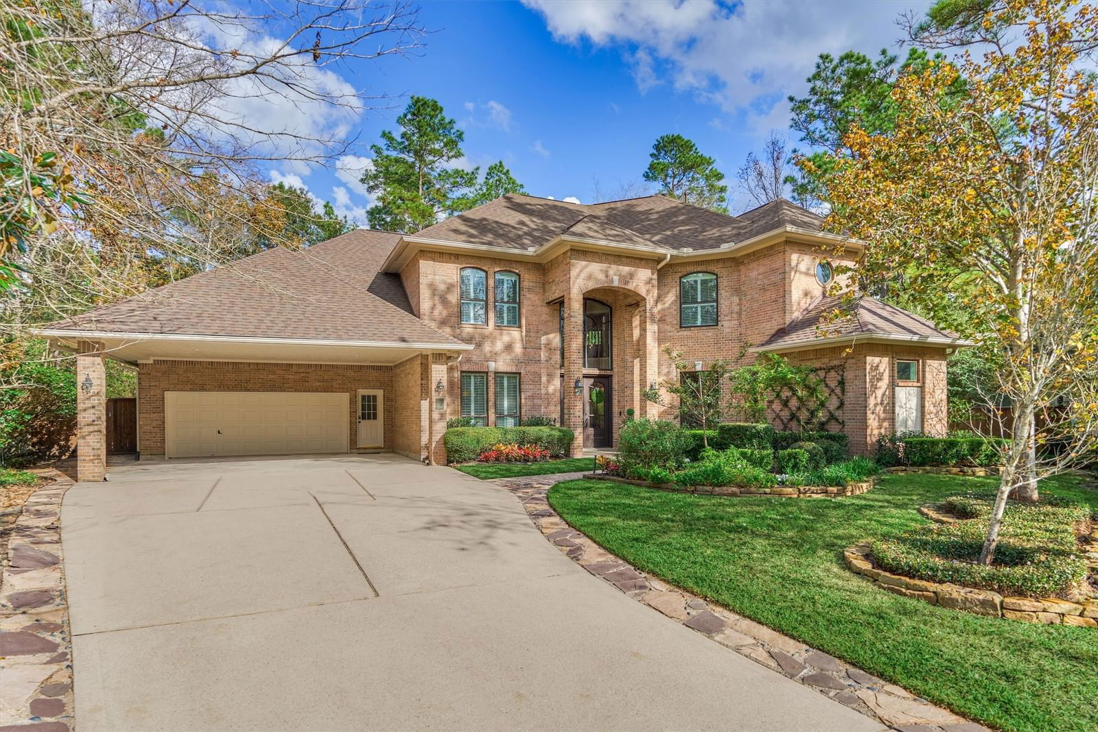 Real estate property located at 10 Maple Loft, Montgomery, The Woodlands Cochrans Crossing, The Woodlands, TX, US