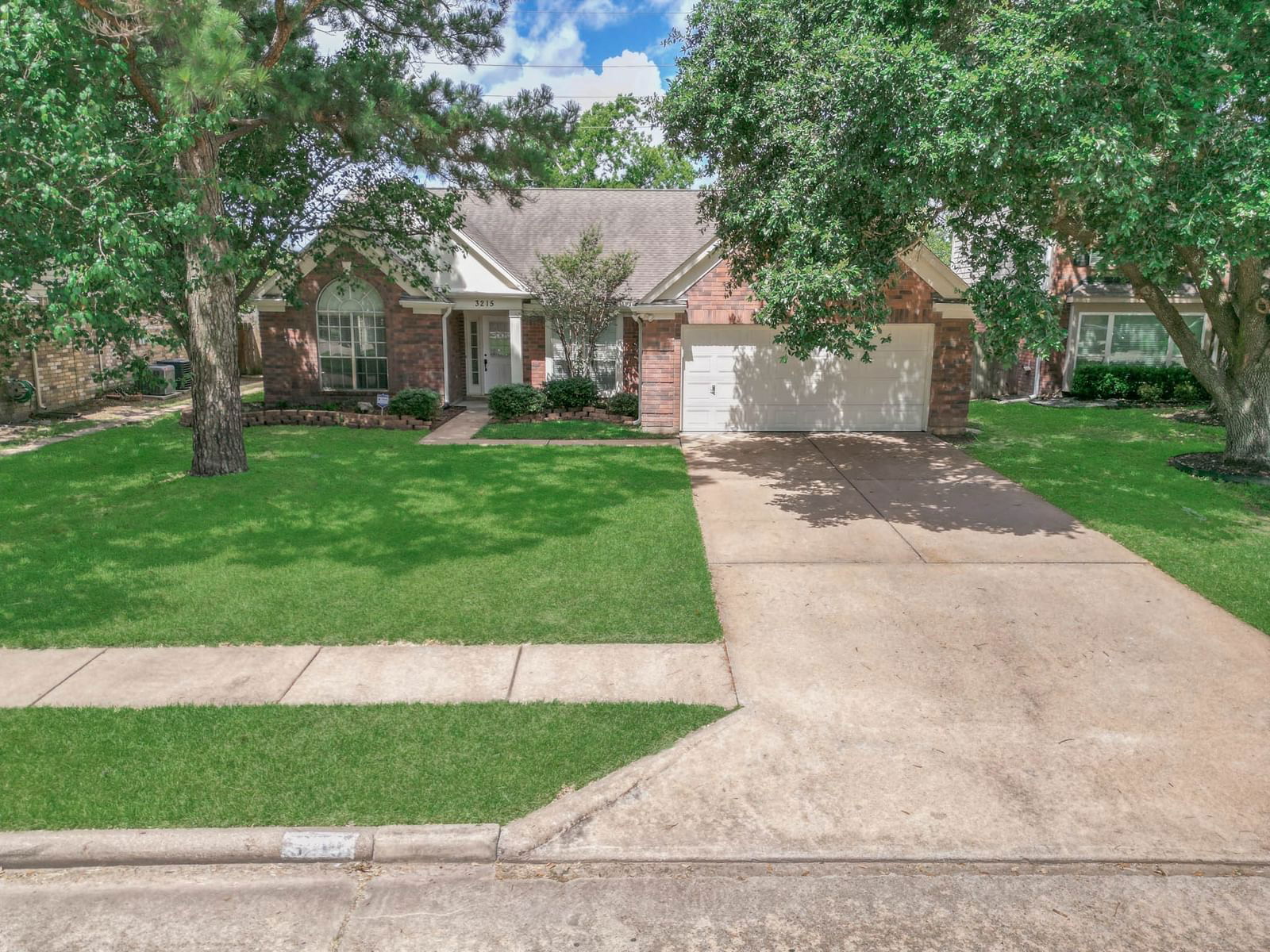 Real estate property located at 3215 Eagle Ridge, Harris, Barkers Rdg Sec 01 Rep, Houston, TX, US