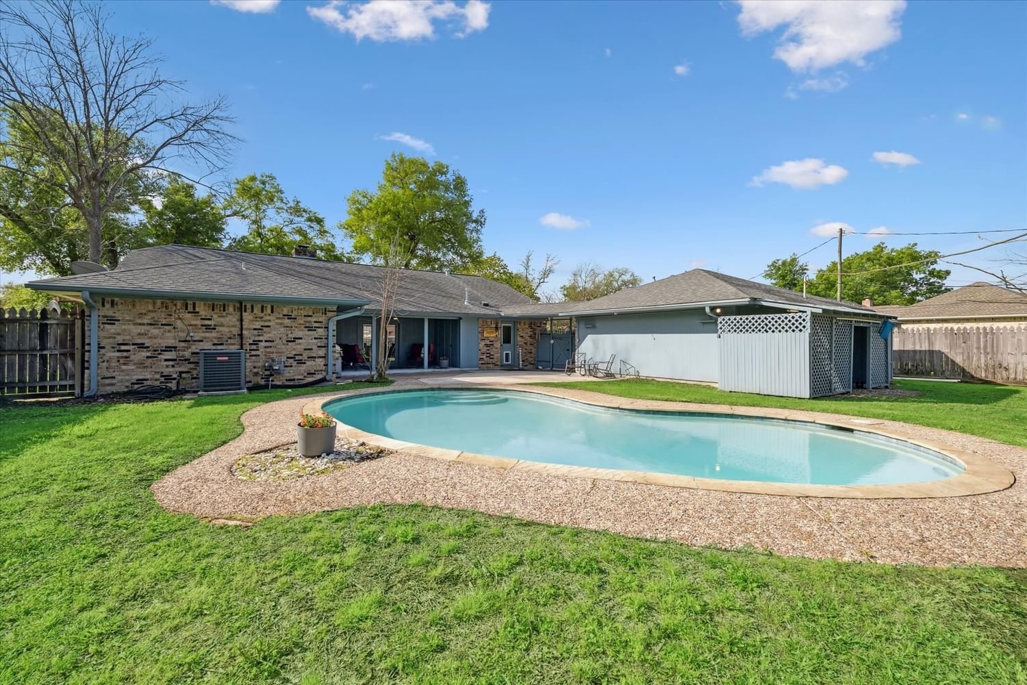 Real estate property located at 304 Red Bud, Harris, Lakewood, Baytown, TX, US