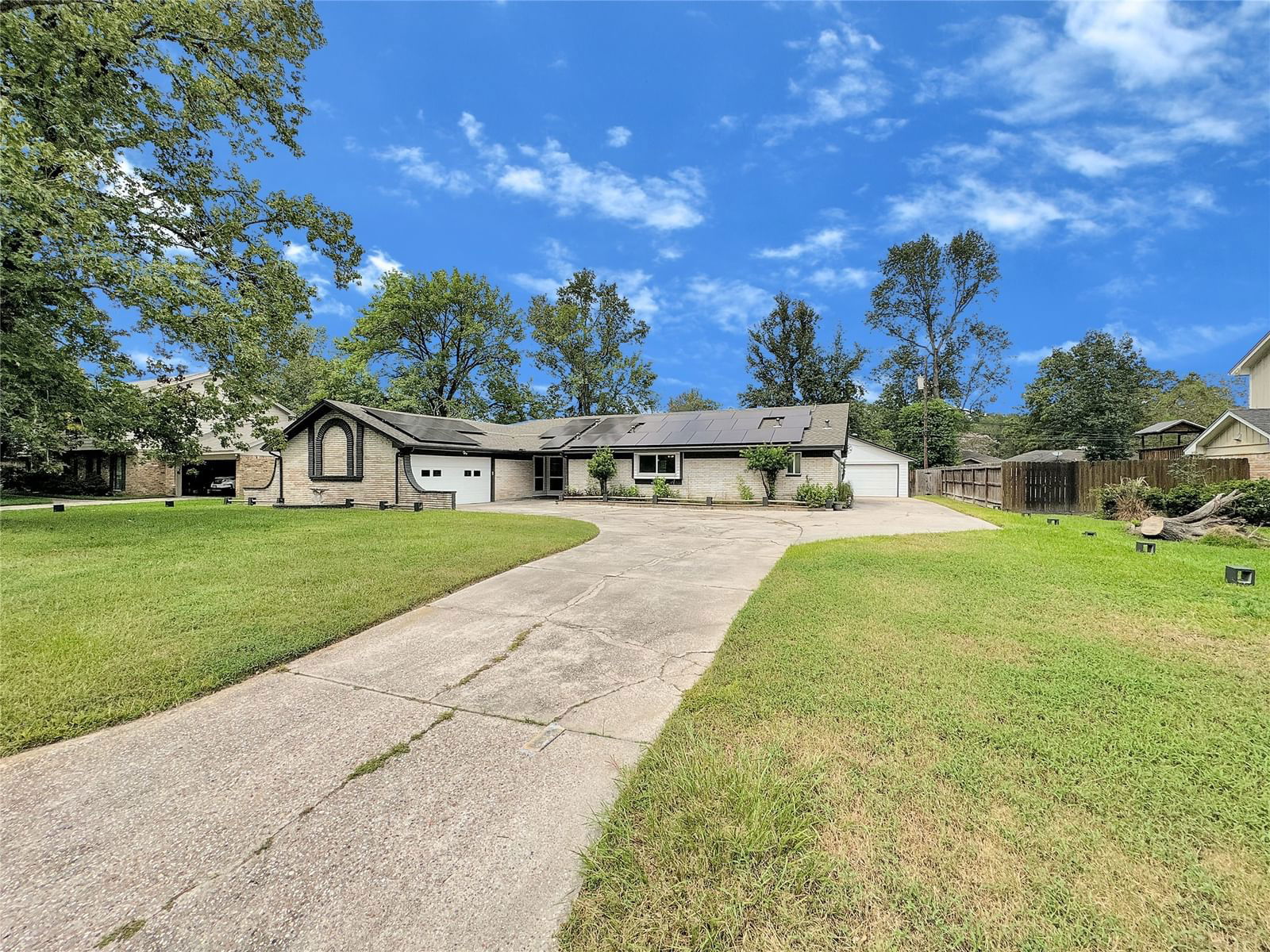 Real estate property located at 2690 Woodloch, Montgomery, Whispering Oaks 01, Woodloch, TX, US