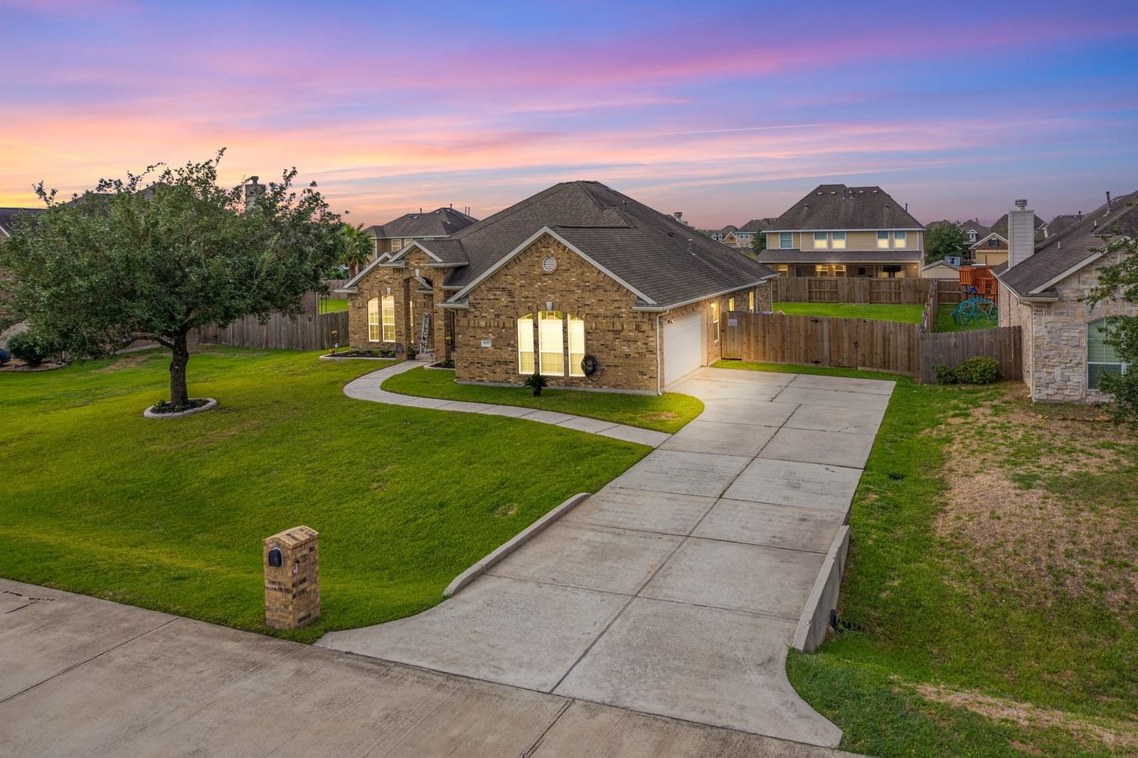 Real estate property located at 9707 Crestwood, Chambers, Eagle Creek, Mont Belvieu, TX, US