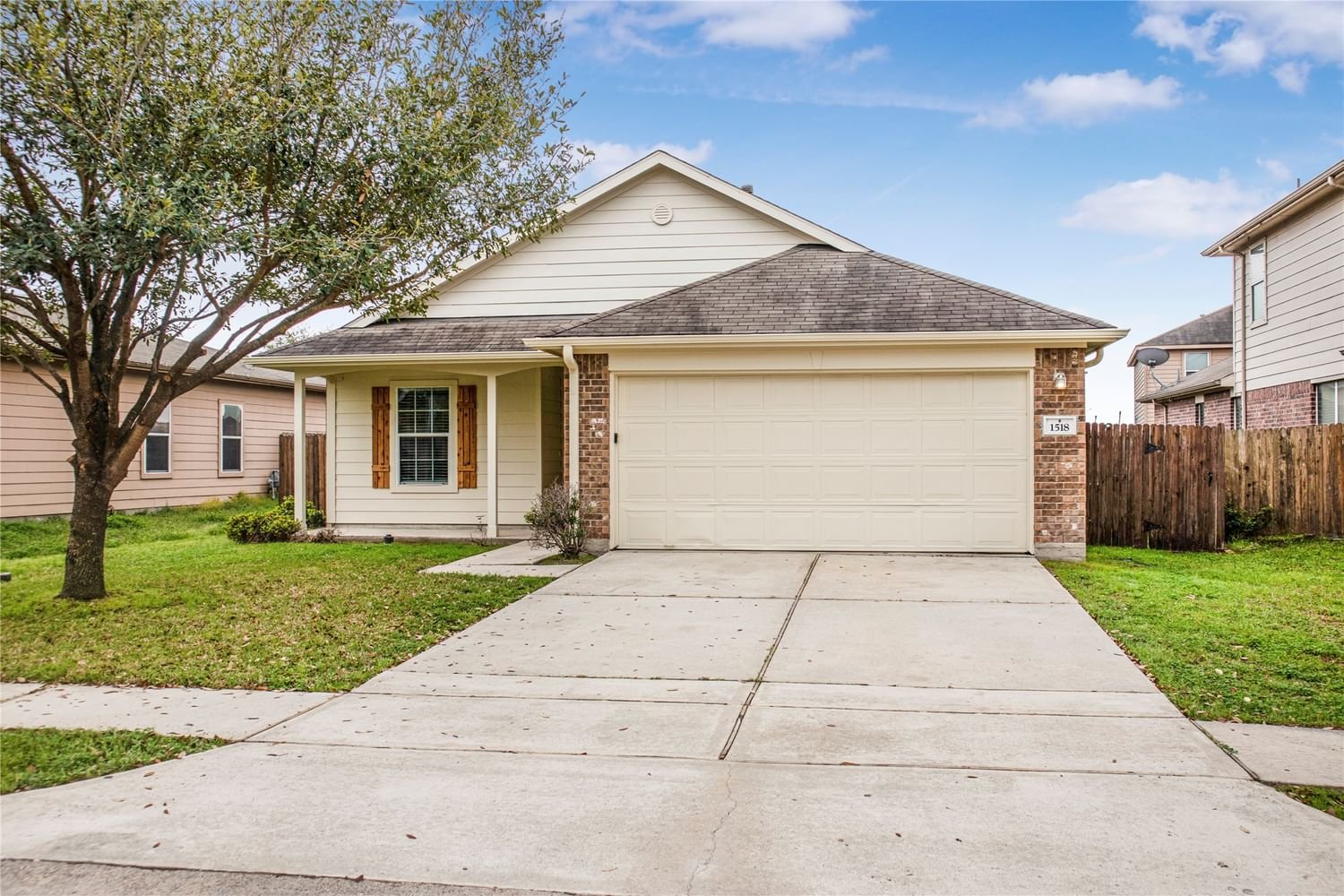 Real estate property located at 1518 Blossom Ln, Harris, West Mdws Sec 01, Baytown, TX, US