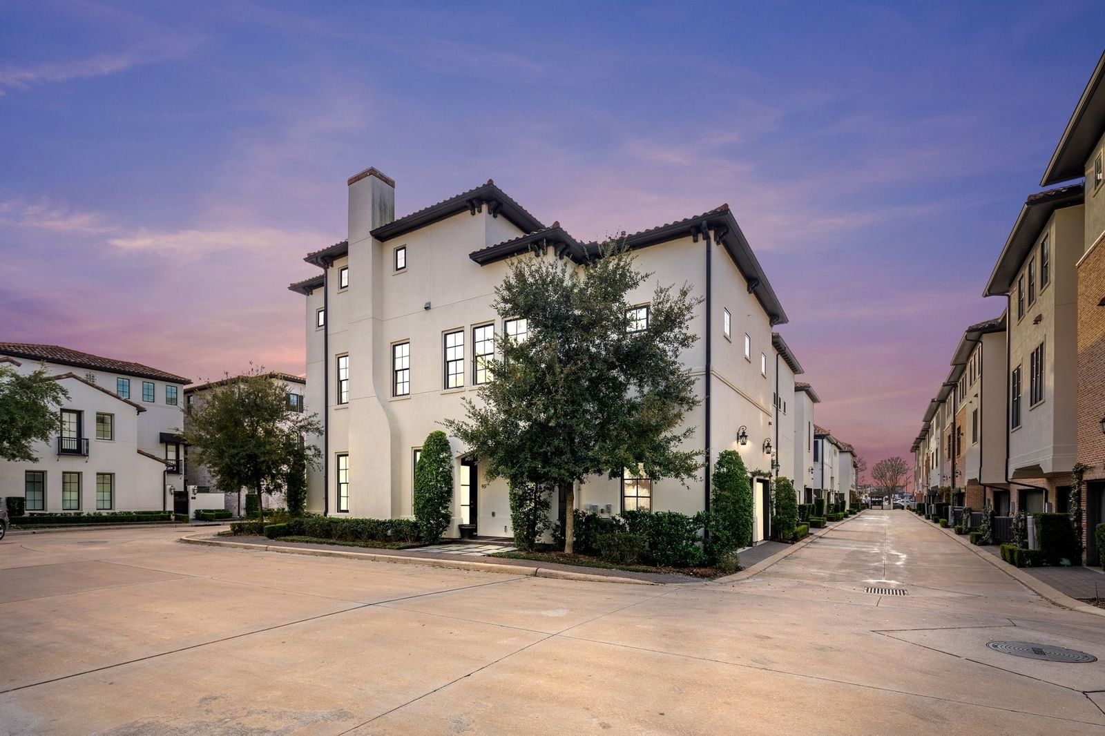 Real estate property located at 19 Southside, Harris, Southside Circle, Houston, TX, US