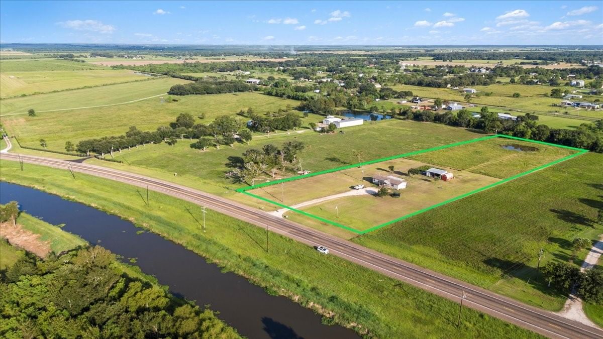 Real estate property located at 2408 State Highway 61, Chambers, Wd Willcox Add, Anahuac, TX, US