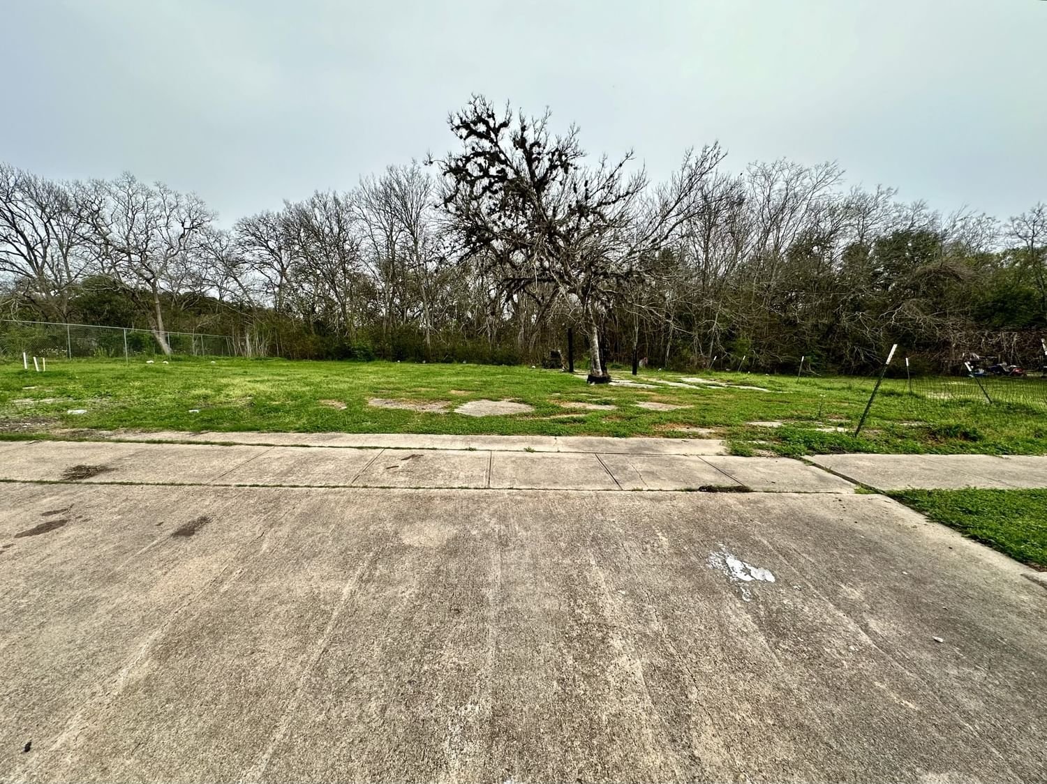 Real estate property located at 200 Avenue L, Harris, Busch Terrace, Baytown, TX, US