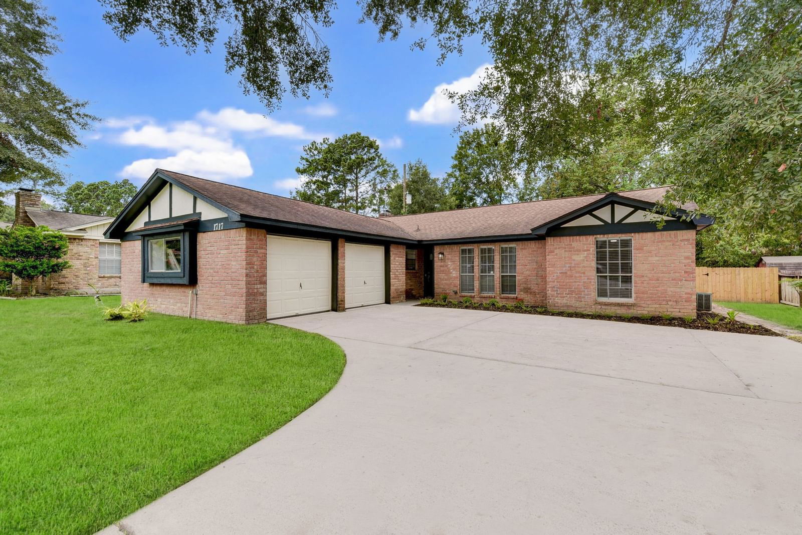 Real estate property located at 1717 Crest Hill, Montgomery, Woodcrest 02, Conroe, TX, US