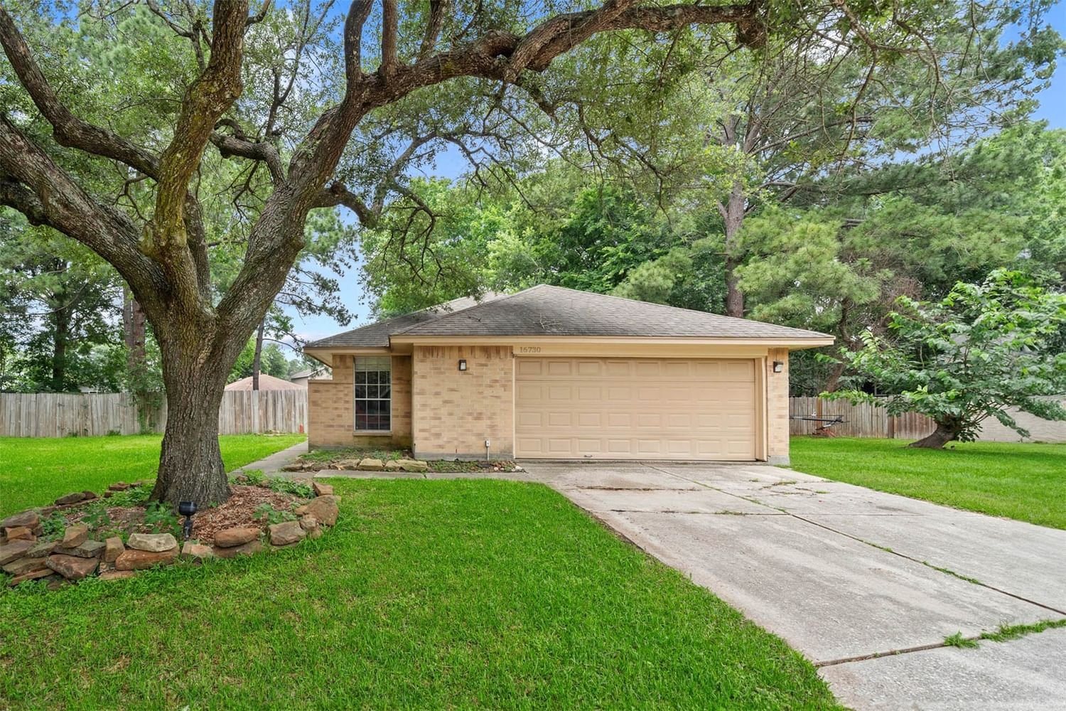 Real estate property located at 16730 Quiet Trail, Harris, Atascocita Forest Sec 07, Humble, TX, US