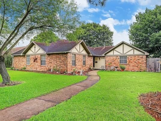 Real estate property located at 10411 Carlow, Harris, Fairmont Park Sec 03, La Porte, TX, US