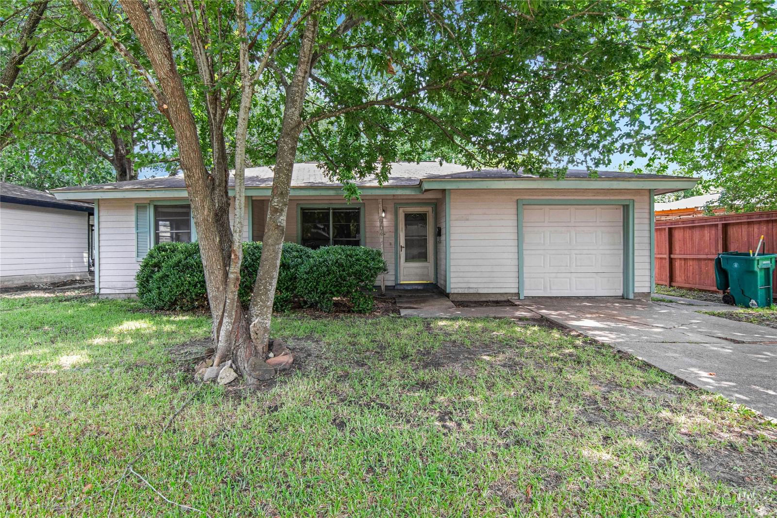 Real estate property located at 2704 Morningside, Harris, Red Bluff Terrace Sec 06 R/P, Pasadena, TX, US