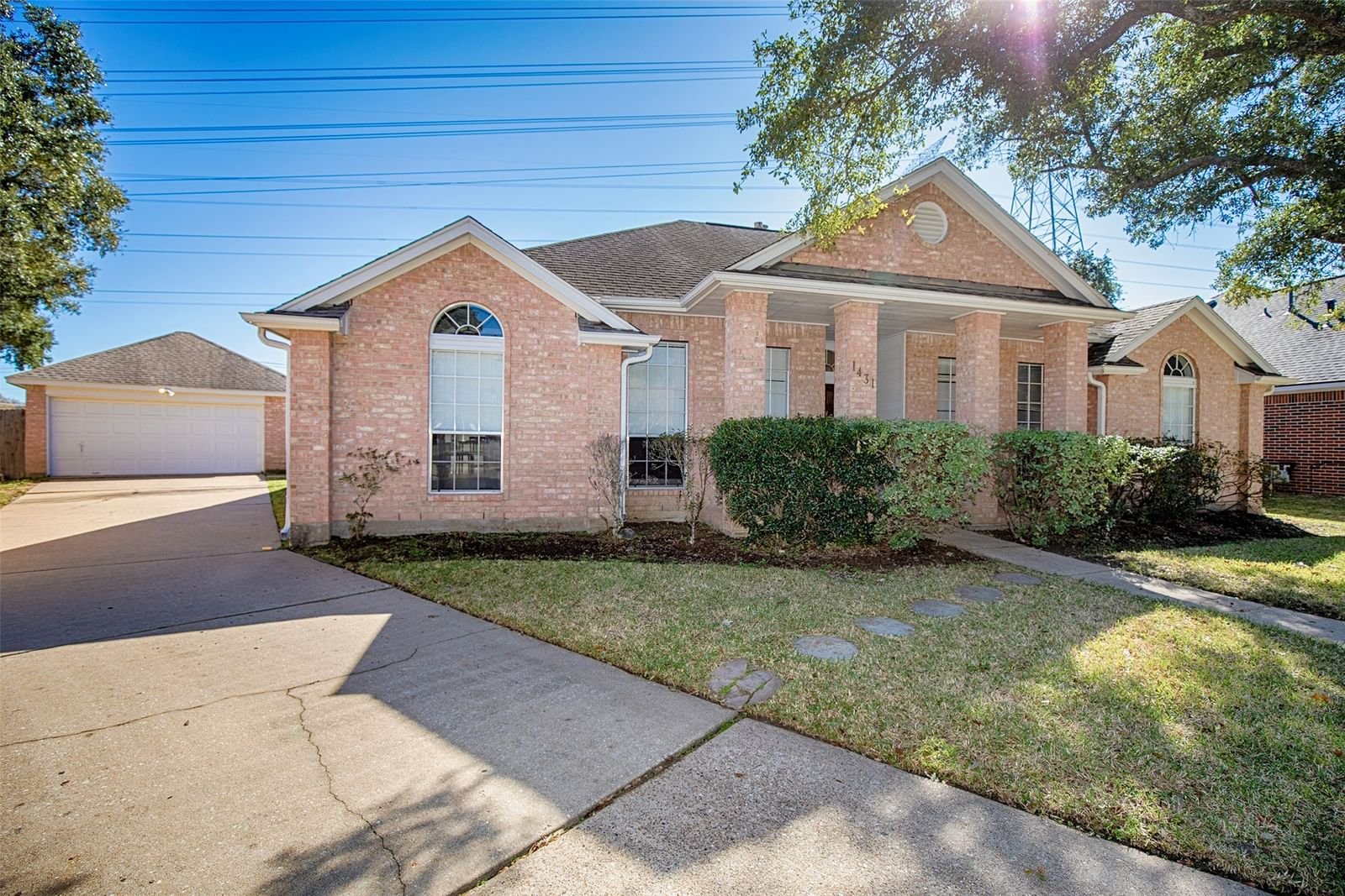 Real estate property located at 1431 Old Hickory, Galveston, The Oaks Of Clear Creek Sec 3, League City, TX, US